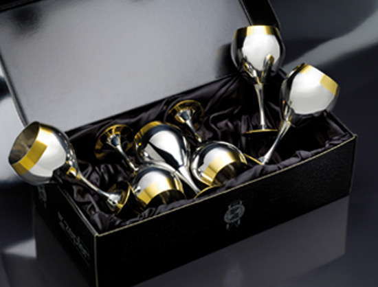 Masterpiece Collection glāžu servīzes tiek iesaiņotas elegantā dāvanu kastē