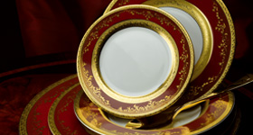 Tālajos Austrumos, Ķīnā porcelāna ražošana sākās jau 7. gs. p.m.ē.
