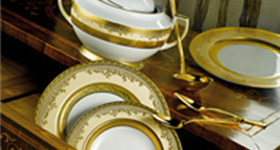 Atgriežoties no Āzijas, Marko Polo 1290. gadā atveda Ķīnas porcelānu uz Eiropu.