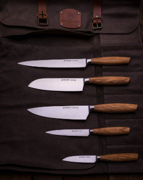 Olive Wood kolekcijas ar rokām darinātais asmens ir izgatavots no X50 CrMoV15 tērauda gabala.