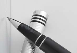Polimērsveķu struktūra piešķir katrai pildspalvai vienreizīgumu.